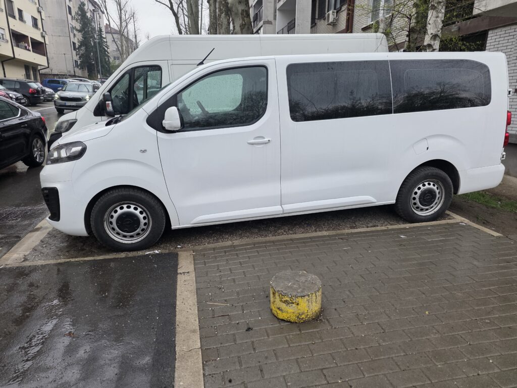 Iznajmljivanje kombija sa vozačem Nexos Travel